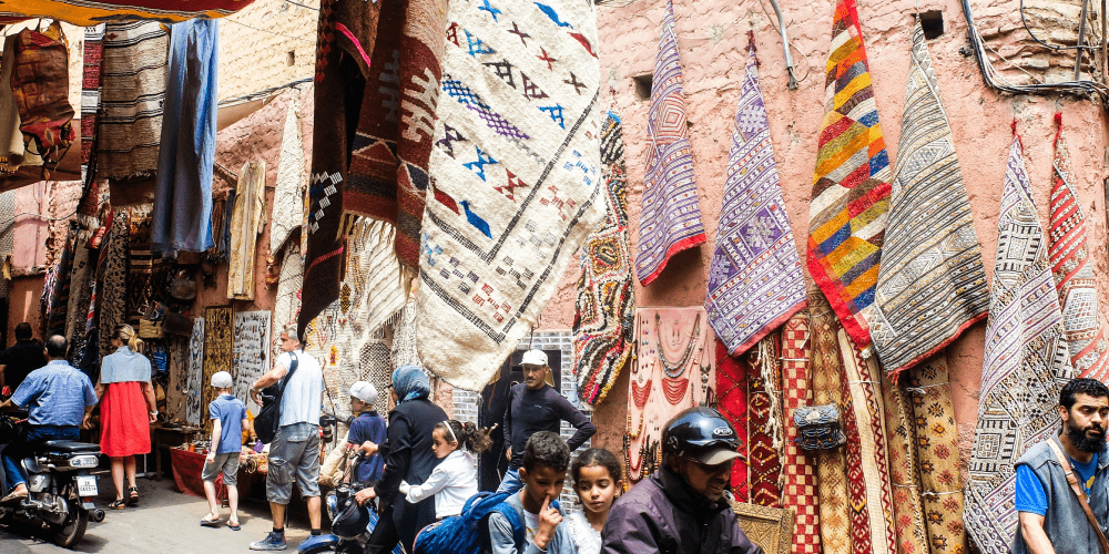 10 Formas Esenciales de Iniciar una Conversación en Darija Marroquí